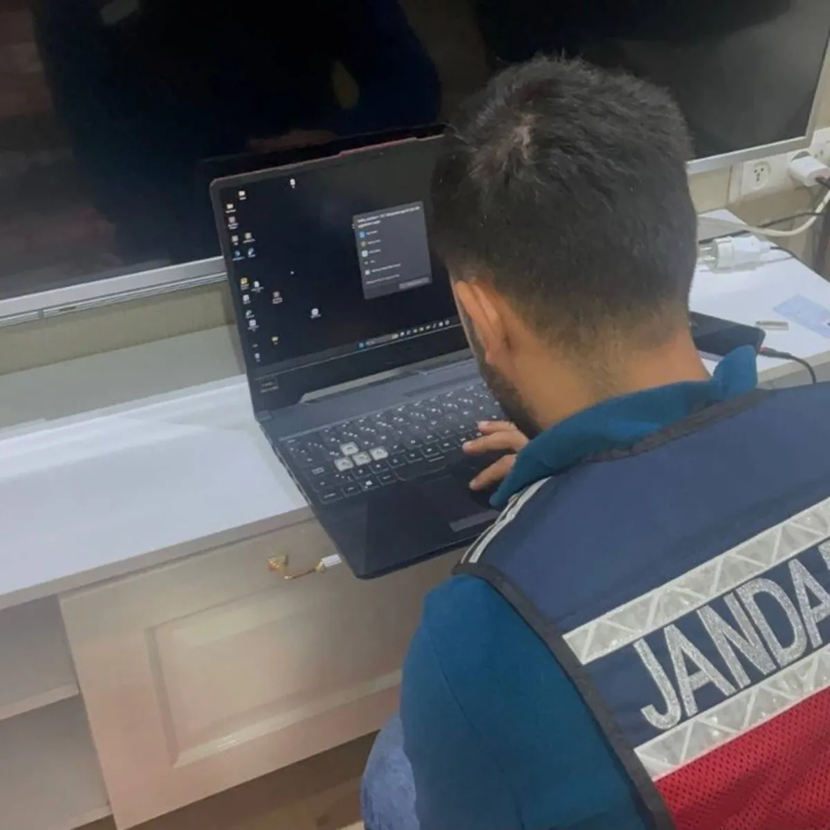 101 milyon kimlik verisi bulunan yasa dışı panele operasyon