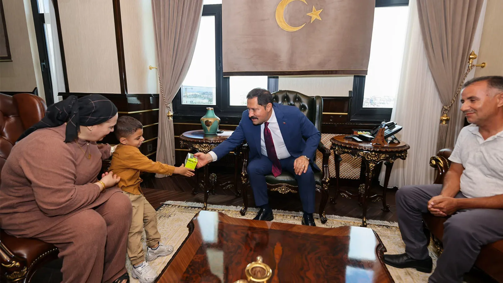 20 günlükken enkazdan kurtarılmıştı: Kerem bebek büyüdü, Hatay Valisi Masatlı'yı ziyaret etti