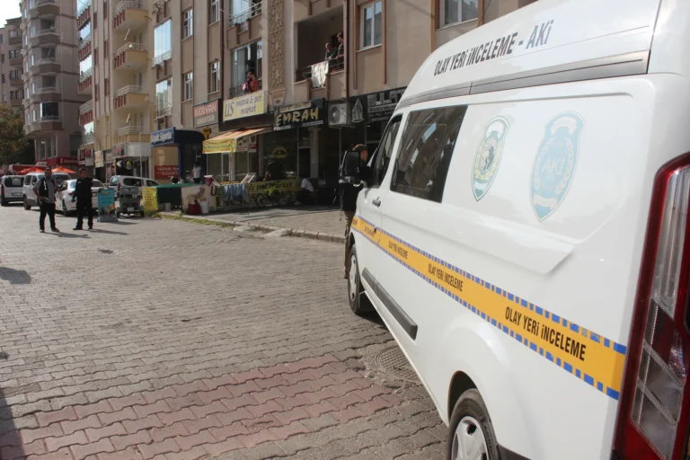 Aksaray’da kahreden olay: Balkonda çay içerken 5’inci kattan düştü! Hastaneye kaldırıldı