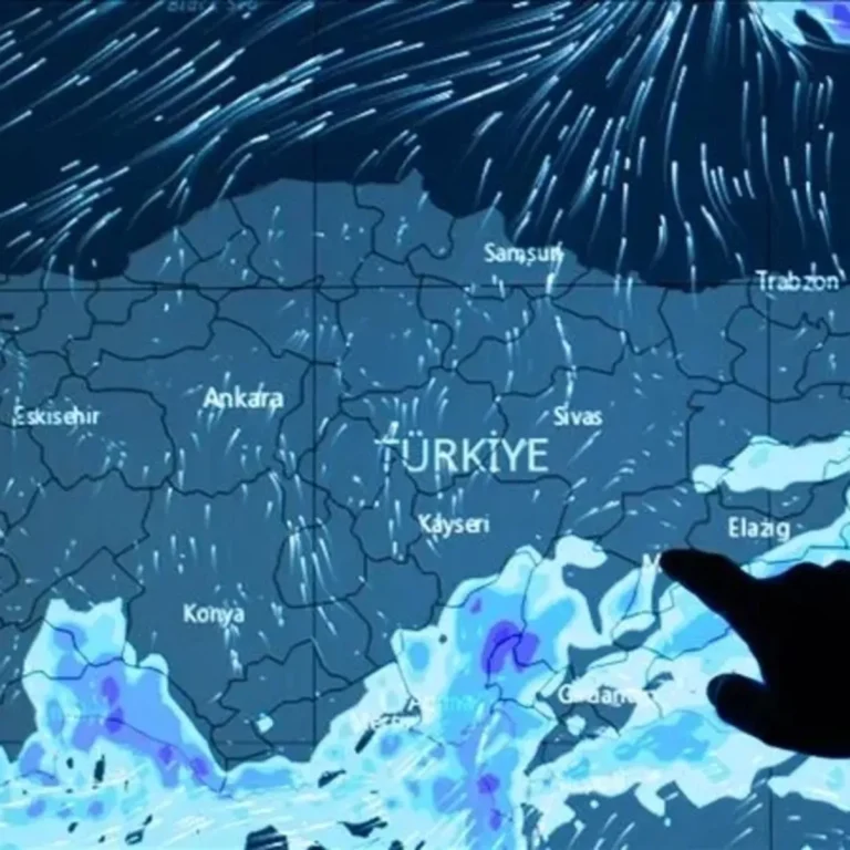 Ankara’da sağanak alarmı! Yol çöktü araçlar hasar gördü