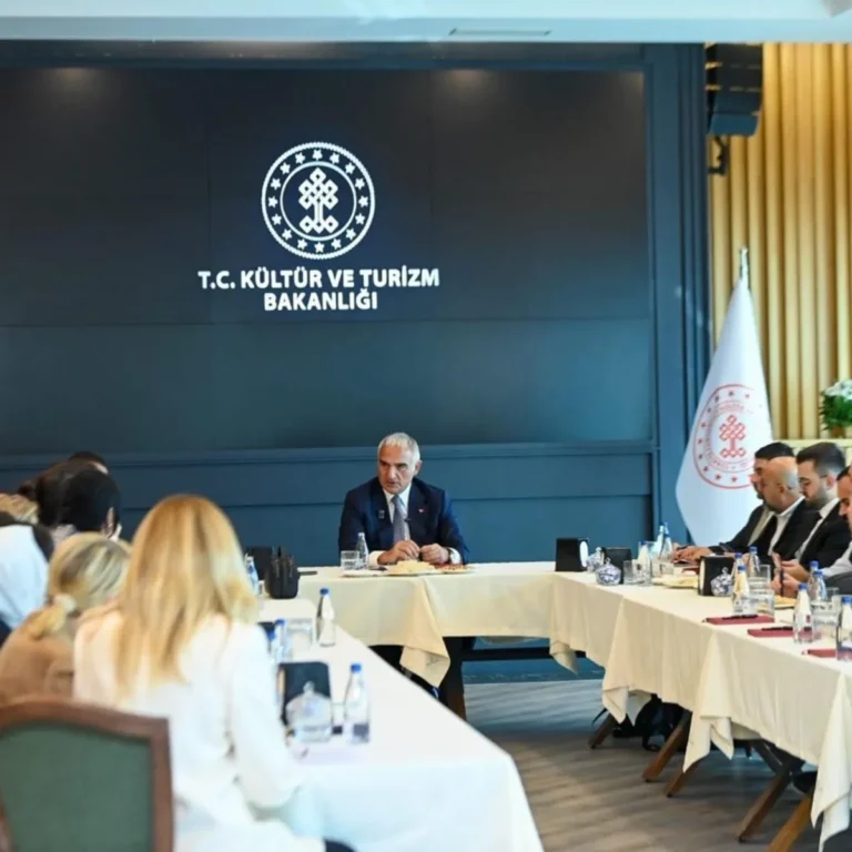Ayasofya’nın görünmeyen yüzü ortaya çıkıyor! Bakan Ersoy duyurdu: Yer altında büyük çalışma
