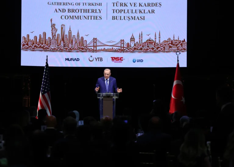 Başkan Erdoğan'dan Türk ve Kardeş Topluluklar Buluşması'nda birlik ve beraberlik mesajı! "Müslümanların entegre olması istenmiyor"