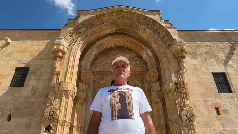 “Boş taşa bakmasınlar” dedi! 798 yıllık mirasın gönüllü elçisi oldu
