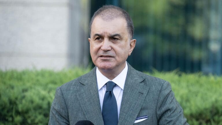 Ömer Çelik’ten Mekke’yi hedef alan saldırı girişimine tepki