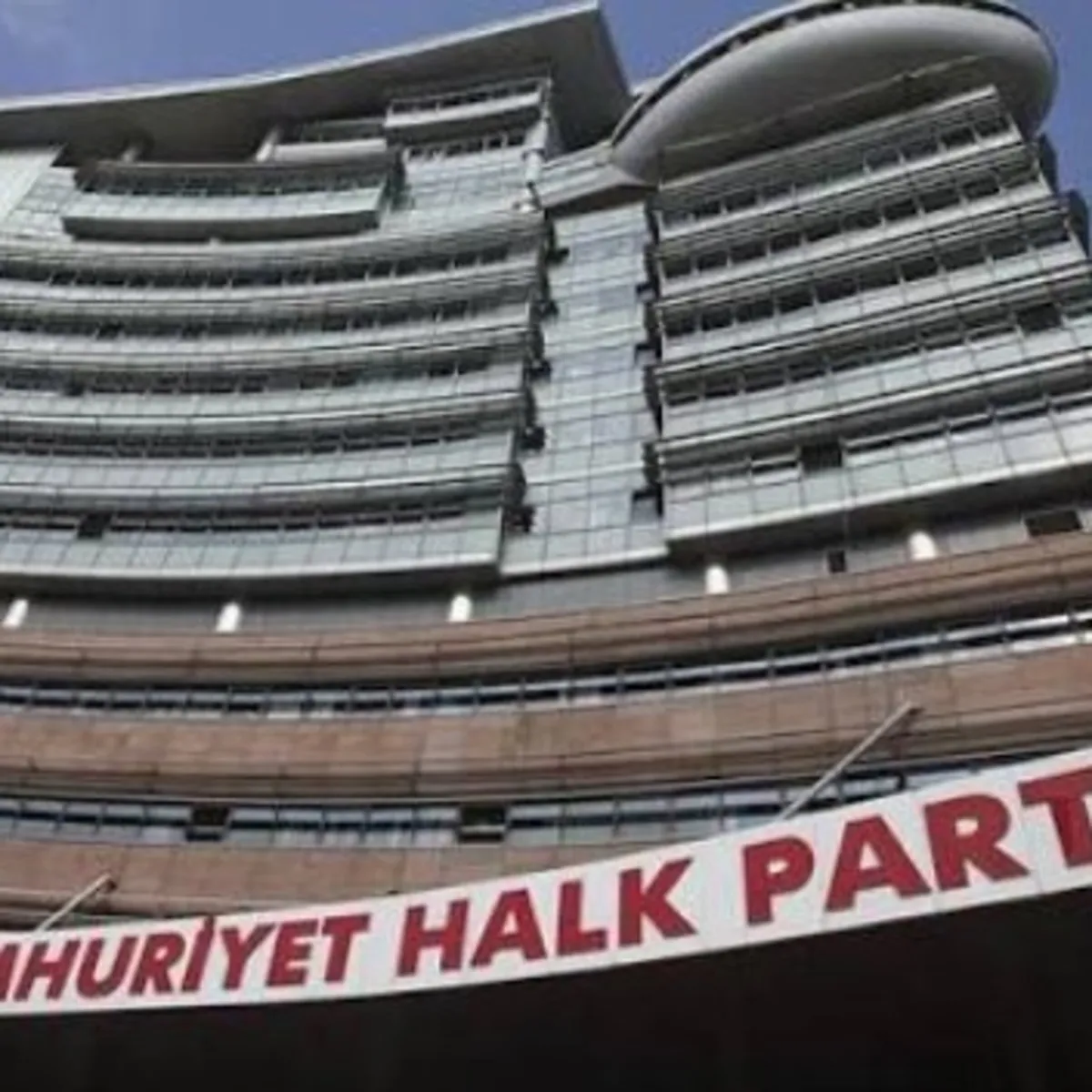 CHP İstanbul'da Gürsel Tekin'in görevi sona erdi