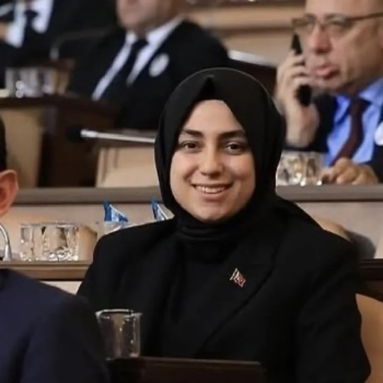 CHP'de bir ayrılık daha! Meclis üyesi Amine Cansu Çelik, zehir zemberek sözlerle partisinden istifa etti