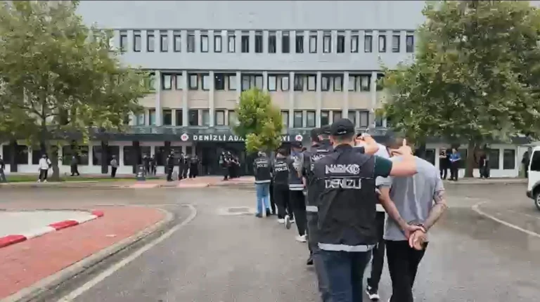 Denizli'de zehir tacirlerine darbe: 13 şüpheli yakalandı, 12'si tutuklandı