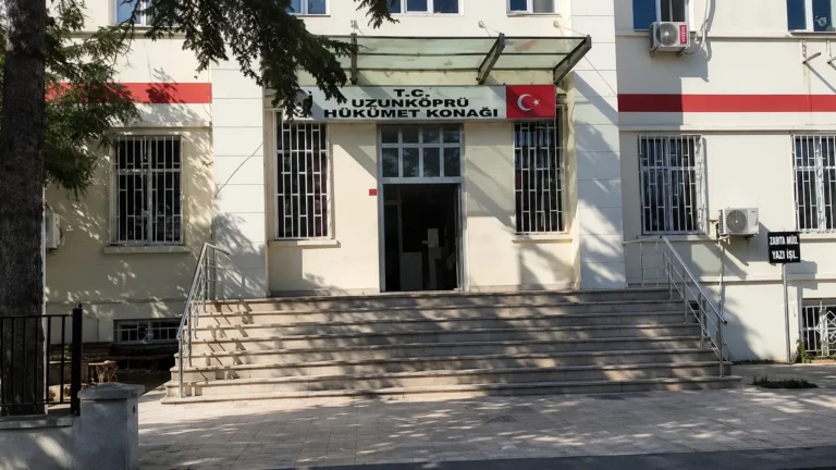 Edirne'de FETÖ şüphelilerine operasyon! Yurt dışına kaçamadan yakalandılar