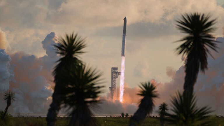 Elon Musk'ın dev roketi ilk kez yörüngeye ulaştı