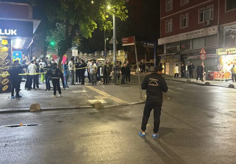Esenler'de bıçaklı dehşet! Polise saldırmaya kalkışan şüpheli etkisiz hale getirildi