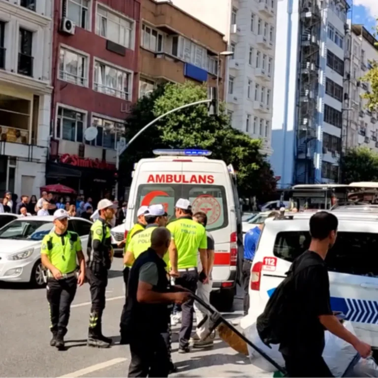 Fatih’te feci kaza! İki minibüsün çarptığı 20 yaşındaki genç hayatını kaybetti