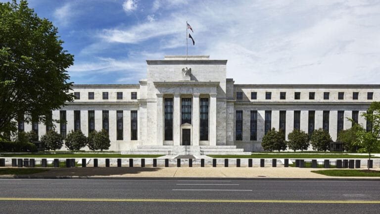 Fed politika faizini 25 baz puan artırdı