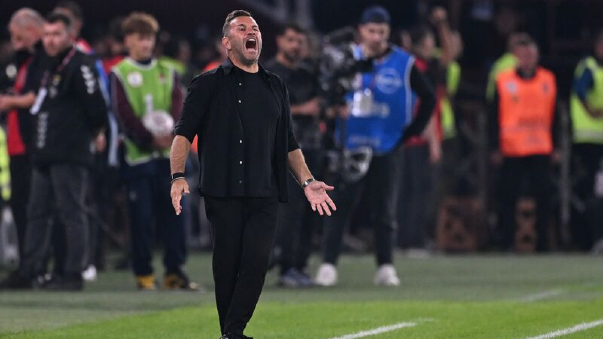 "Hakem beni isteyerek attı!"