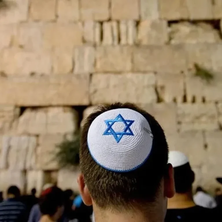 İşgalciden küstah provokasyon! Netanyahu ve bakanları binlerce gaspçıyla Burak Duvarı'na baskın düzenledi
