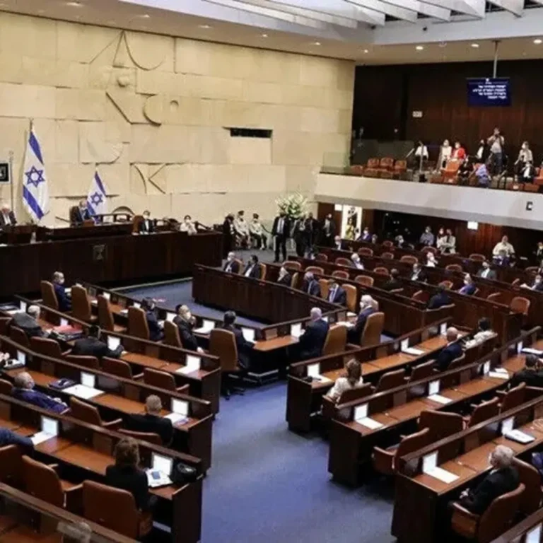 İsrail'de muhalefet Netanyahu'ya karşı birleşti! Seçim öncesi imzaları attılar