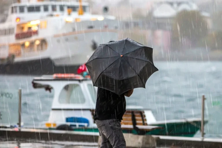 İstanbul için alarm verildi! 22 Eylül sabahına dikkat: Kuvvetli sağanak geliyor