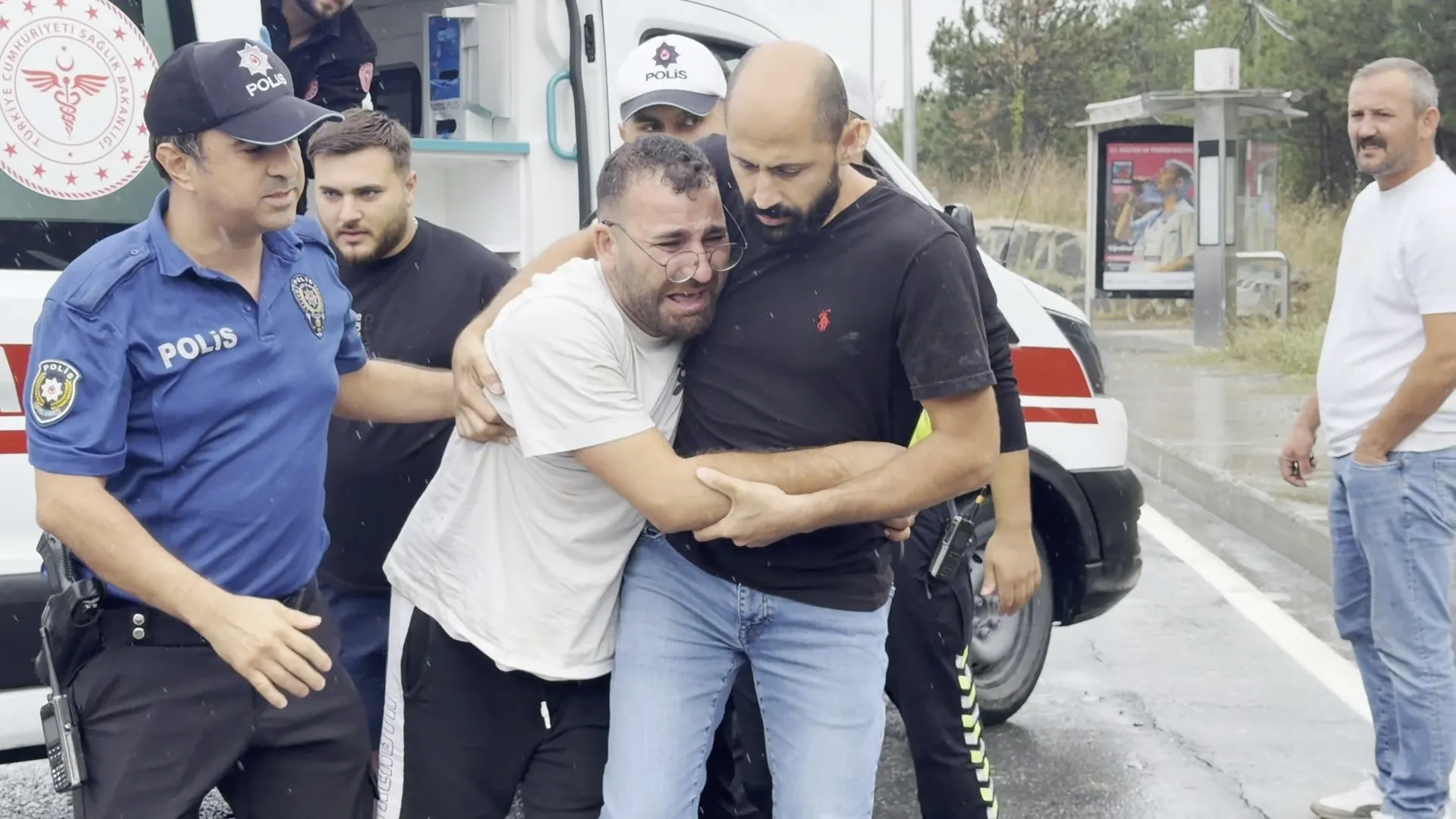 İstanbul'da yağış kazaya neden oldu! Yaralılar var
