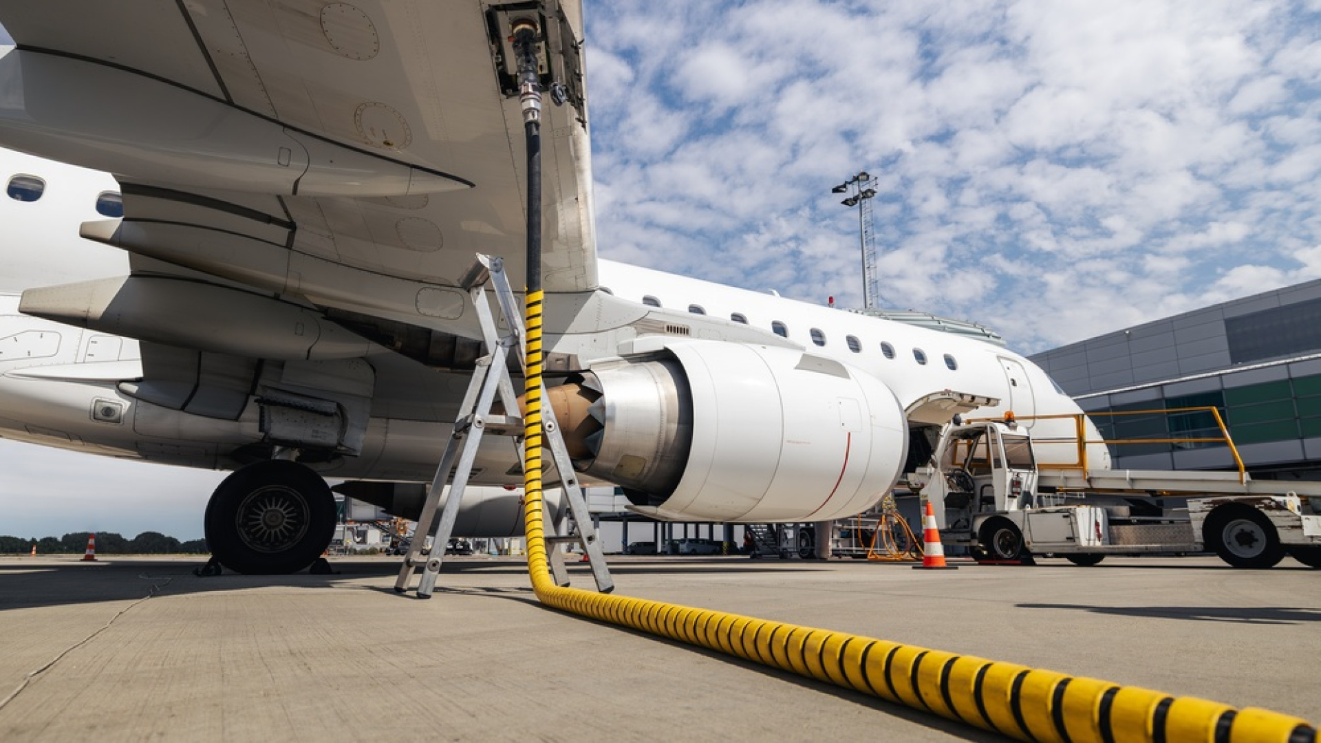 Jet yakıtı krizi devam ediyor: Avrupa'da biletlere zam kapıda
