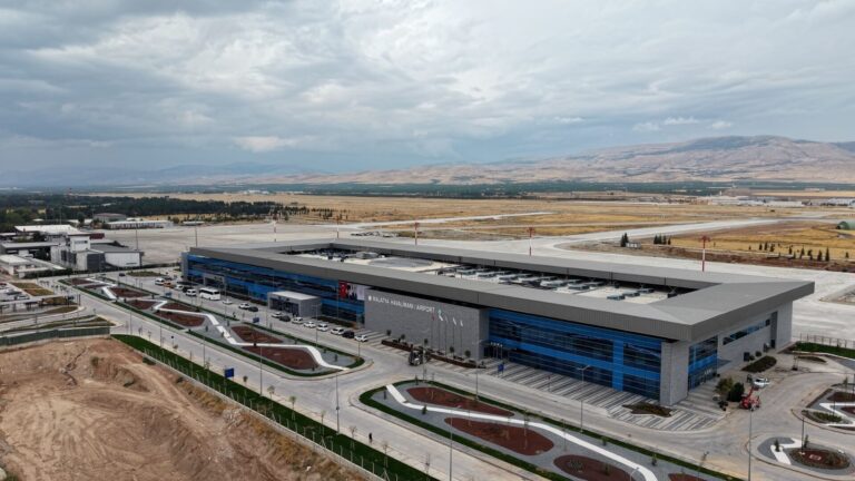 Malatya Havalimanı'nda yeni terminal açıldı