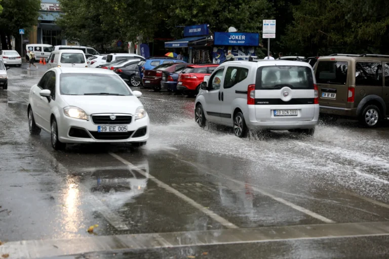 Meteoroloji 5 günlük haritayı paylaştı! İstanbul'da yağış için kritik saat: Fırtına 70 km/s'ye ulaşacak