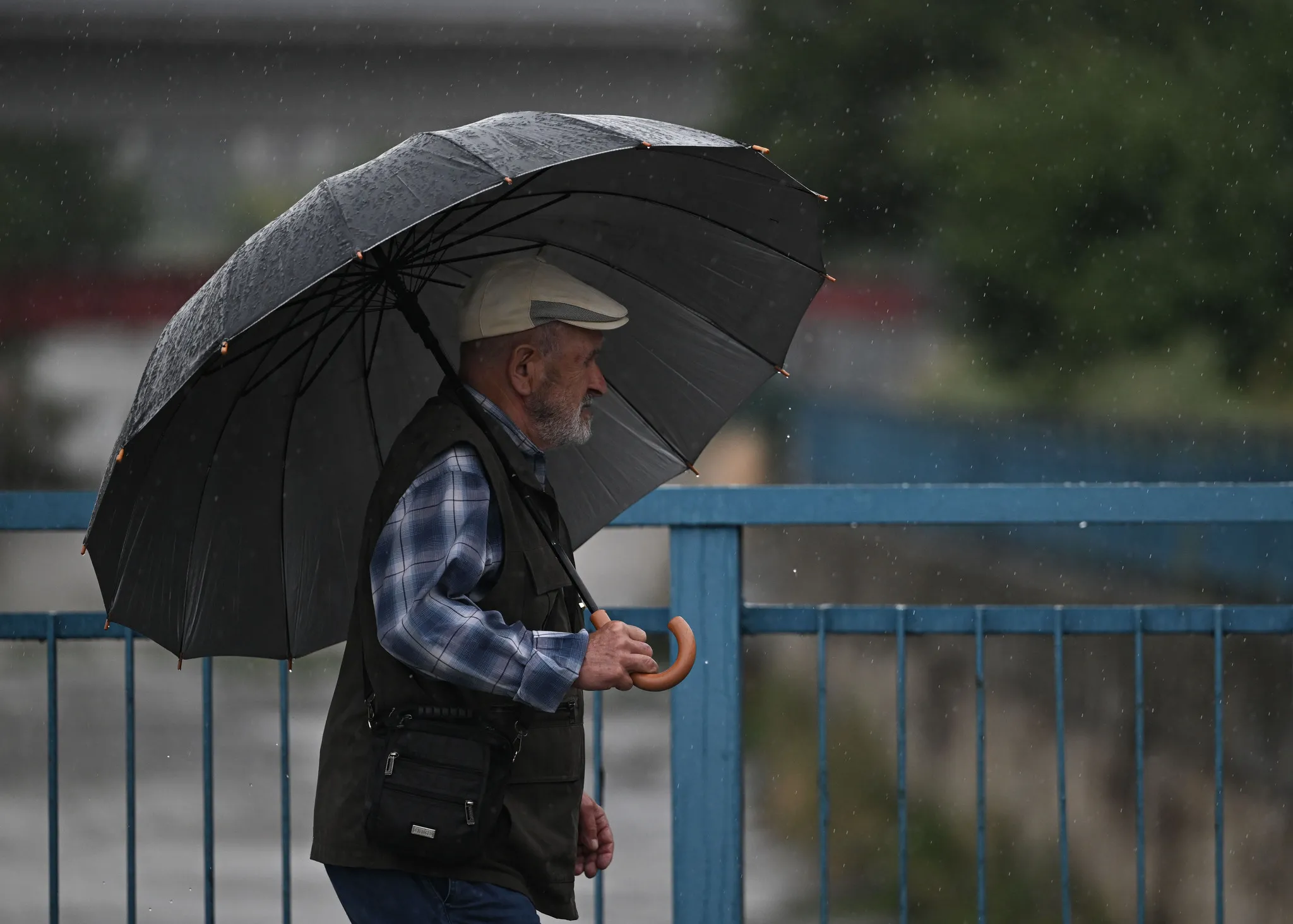 Peş peşe gelecek fırtına hücrelerine dikkat: Uzman tarih verip uyardı, yeni yağışlı sistem geliyor! 12 ile sarı kodlu alarm
