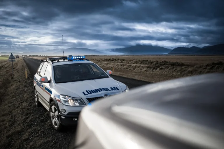 Polis süsü veren dolandırıcı kuyumcuda yakalandı