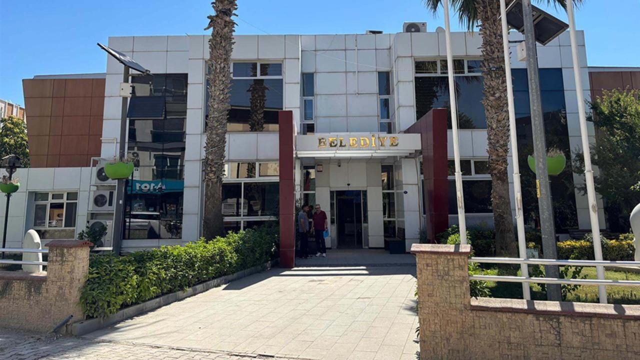 Seferihisar Belediyesi’ndeki operasyonda 29 şüpheli tutuklandı