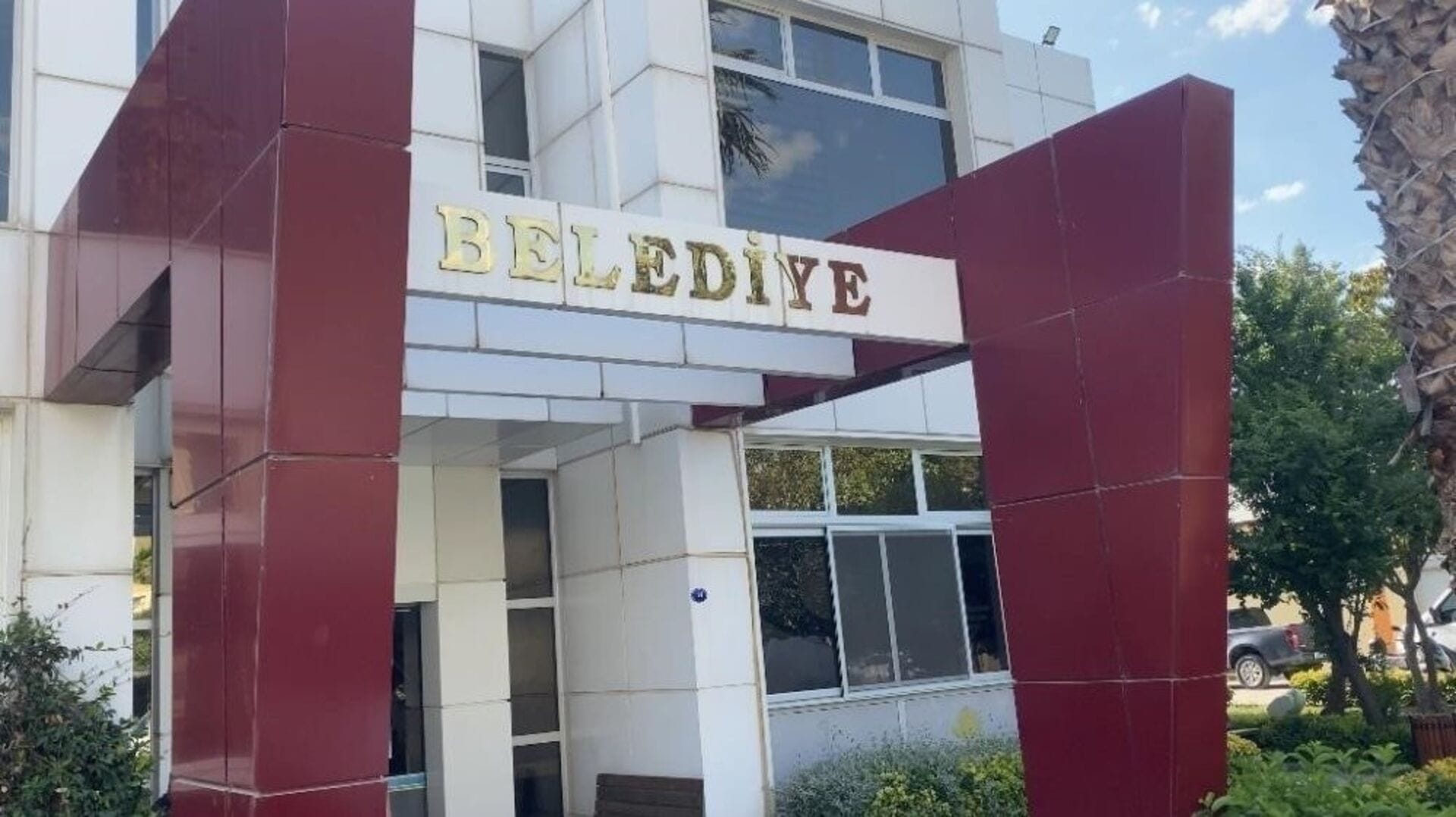 Seferihisar Belediyesi soruşturmasında 29 şüpheli tutuklandı
