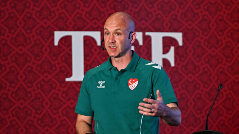 Anthony Taylor, Süper Lig’deki tartışmalı pozisyonları değerlendirdi