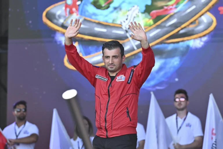 TEKNOFEST için geri sayım başladı! Selçuk Bayraktar'dan çağrı: Çocuklarınızı alıp gelin