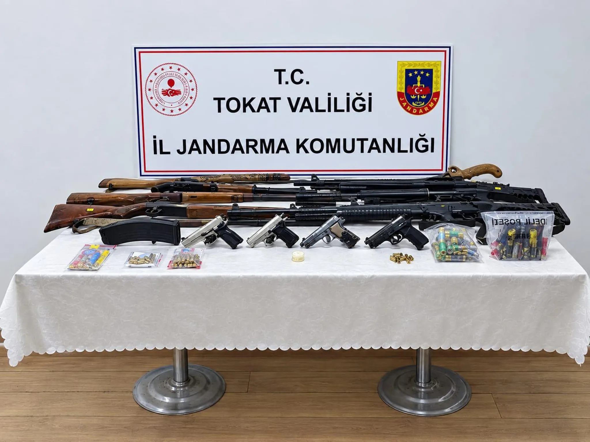 Tokat'ta silah ticareti ve kaçakçılığı operasyonu: 15 gözaltı