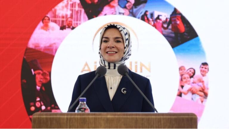 Velilere yönelik “Okul ve Aile Hayatı” eğitimleri yaygınlaştırılacak
