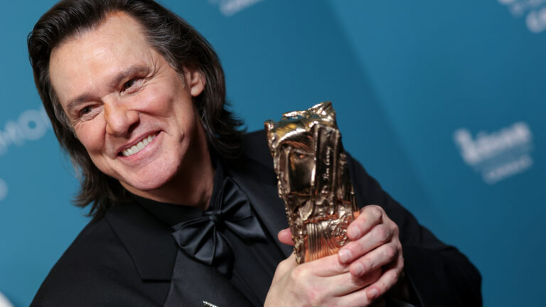 Jim Carrey gizlice evlendi!